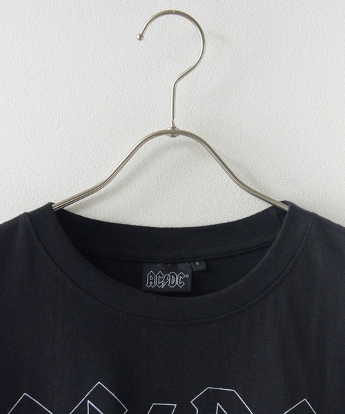 ROOPTOKYO(ループトウキョウ)の「AC/DC/エーシー・ディーシー UNISEX T-SHIRT: BACK IN BLACK バンドTシャツ プリントTシャツ 半袖 クルーネック ロック ストリート メンズ レディース 2026年 夏 夏服(Tシャツ/カットソー・メンズ・ブラック・M/L/XL)」の2枚目の写真