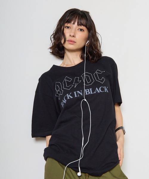 ROOPTOKYO(ループトウキョウ)の「AC/DC/エーシー・ディーシー UNISEX T-SHIRT: BACK IN BLACK バンドTシャツ プリントTシャツ 半袖 クルーネック ロック ストリート メンズ レディース 2026年 夏 夏服(Tシャツ/カットソー・メンズ・ブラック・M/L/XL)」の11枚目の写真