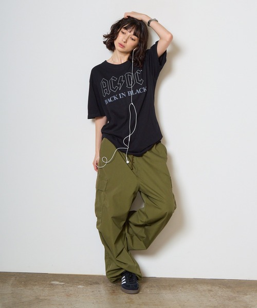 ROOPTOKYO(ループトウキョウ)の「AC/DC/エーシー・ディーシー UNISEX T-SHIRT: BACK IN BLACK バンドTシャツ プリントTシャツ 半袖 クルーネック ロック ストリート メンズ レディース 2026年 夏 夏服(Tシャツ/カットソー・メンズ・ブラック・M/L/XL)」の13枚目の写真