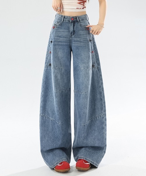 AMAJI(アマジ)の「バレルレッグ デニムパンツ(デニムパンツ・レディース・ブルー・SMALL/MEDIUM/LARGE/X-LARGE)」の1枚目の写真