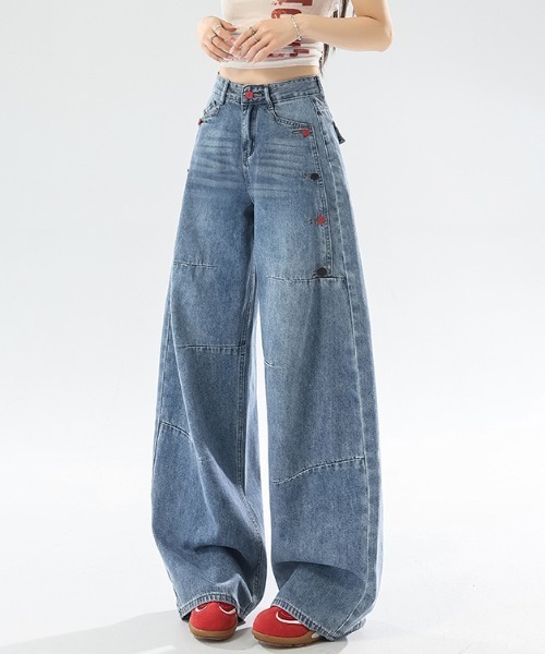 AMAJI(アマジ)の「バレルレッグ デニムパンツ(デニムパンツ・レディース・ブルー・SMALL/MEDIUM/LARGE/X-LARGE)」の2枚目の写真