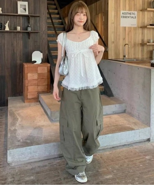 AsheKsha（アシクシャ）の「水玉模様のスクエアカラーリボンに小さなフライスリーブトップ（シャツ/ブラウス・レディース・ホワイト・M）」の17枚目の写真