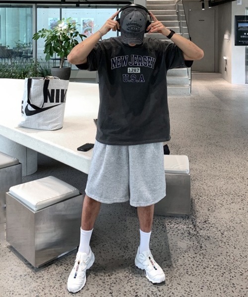 NOWLE(ノウル)の「【NOWLE】ピグメント加工 ヴィンテージライク カレッジロゴプリント 半袖 Tシャツ / ルーズシルエット(Tシャツ/カットソー・メンズ・ダークグレー・X-LARGE/MEDIUM/SMALL)」の3枚目の写真