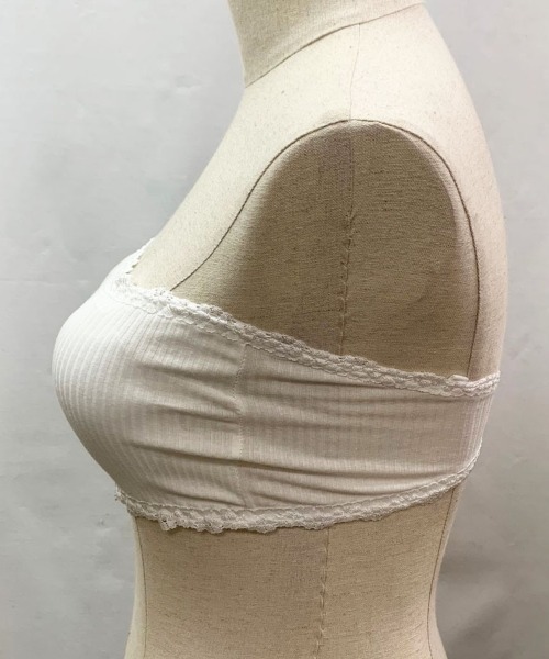 shoppinggo(ショッピングゴー)の「夏服 ブラトップ カップ付きキャミソール チューブトップブラ セクシー 胸元 パット付 インナー ブラカバー(キャミソール・レディース・ブラック/ホワイト/グレー/ベージュ・FREE)」の11枚目の写真