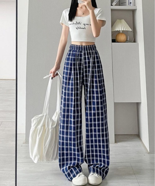 ＆soiree（アンドソワレ）の「サッカーチェック柄ワイドパンツ（その他パンツ・レディース・ブルー・X-LARGE/LARGE/SMALL/MEDIUM）」の2枚目の写真