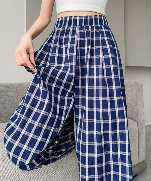 ＆soiree（アンドソワレ）の「サッカーチェック柄ワイドパンツ（その他パンツ・レディース・ブルー・X-LARGE/LARGE/SMALL/MEDIUM）」の4枚目の写真