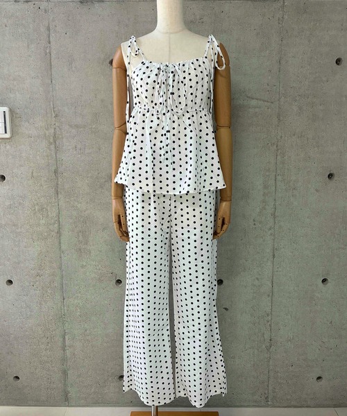 GLAMOROUS JANE(グラマラスジェーン)の「ドット柄キャミ×パンツ 2点セット(セットアップ・レディース・ホワイト/ブラック・FREE)」の3枚目の写真