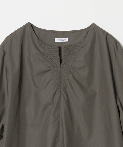 A DAY IN THE LIFE UNITED ARROWS(アデイインザライフユナイテッドアローズ)の「ステッチキーネック キャンディースリーブブラウス 7分袖 <A DAY IN THE LIFE>(シャツ/ブラウス・レディース・ナチュラル/ダークオレンジ/ダークグレー・FREE)」の15枚目の写真