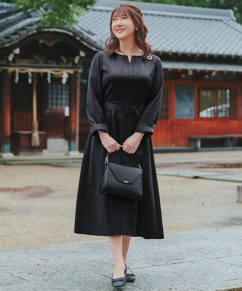 Tiaclasse(ティアクラッセ)の「【安めぐみさん着用】キーネックポケットワンピース(ワンピース・レディース・ネイビー/ボルドー/パープル系・S/L/M)」の9枚目の写真