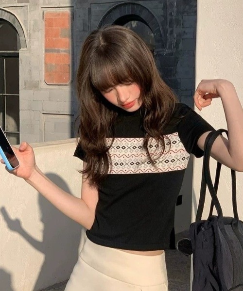 AVYL(アヴィル)の「ジャガード切替 コンパクトニットTシャツ(Tシャツ/カットソー・レディース・ブラック/アイボリー・M)」の4枚目の写真