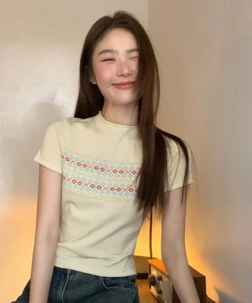 AVYL(アヴィル)の「ジャガード切替 コンパクトニットTシャツ(Tシャツ/カットソー・レディース・ブラック/アイボリー・M)」の5枚目の写真