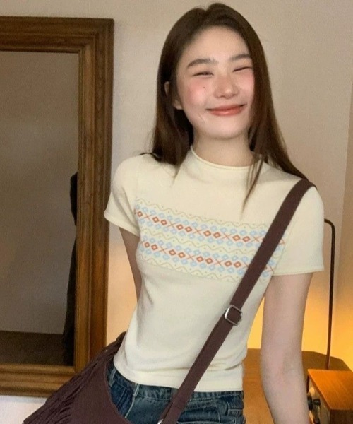 AVYL(アヴィル)の「ジャガード切替 コンパクトニットTシャツ(Tシャツ/カットソー・レディース・ブラック/アイボリー・M)」の8枚目の写真