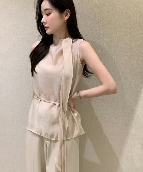 Aelina（エリナ）の「リボンノースリーブトップス（シャツ/ブラウス・レディース・ブルー/ベージュ/グリーン/オフホワイト・FREE）」の2枚目の写真