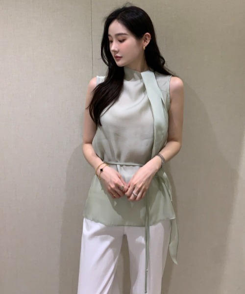 Aelina（エリナ）の「リボンノースリーブトップス（シャツ/ブラウス・レディース・ブルー/ベージュ/グリーン/オフホワイト・FREE）」の3枚目の写真