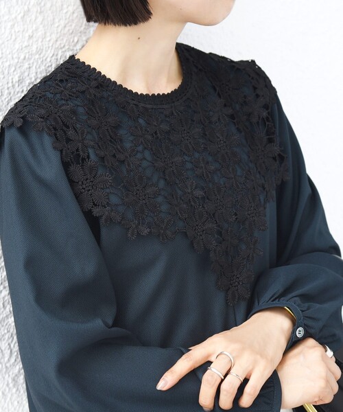 SHIPS（シップス）の「【WEB限定】〈手洗い可能〉フラワー ヨーク レース ロング スリーブ ブラウス（シャツ/ブラウス・レディース・ネイビー/グレー/ブルー/グリーン・ONE SIZE）」の3枚目の写真