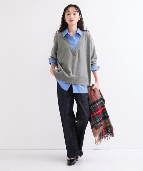 le cercle ADAM ET ROPE'(ルセルクルアダムエロペ)の「ドッキングシャツVネックニット(ニット/セーター・レディース・グレー/ブラック系その他・FREE)」の3枚目の写真