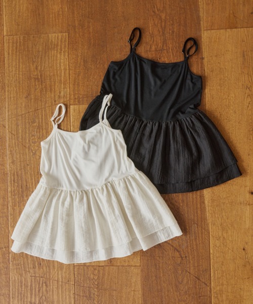 OLUN(オルン)の「frill hem camisole/裾フリルキャミソール(キャミソール・レディース・アイボリー/ブラック・FREE)」の3枚目の写真