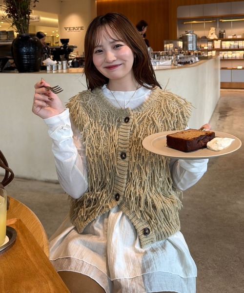 OLUN(オルン)の「frill hem camisole/裾フリルキャミソール(キャミソール・レディース・アイボリー/ブラック・FREE)」の11枚目の写真