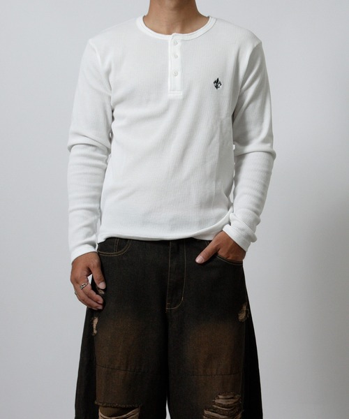 NYLAUS（ナイラス）の「【NYS】ワンポイント刺繍 ヘンリーネック ワッフル ロンT 長袖Tシャツ ロングTシャツ ジャストサイズ（Tシャツ/カットソー・メンズ・ホワイト/ブラック・M/L）」の4枚目の写真