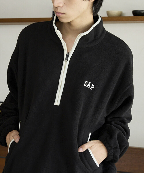 GAP(ギャップ)の「PUBLUX × GAP/ギャップ 別注 配色 フリース ハーフジップ プルオーバー/アノラック 限定展開(スウェット・メンズ・レオパード/サックスブルー/ネイビー/ブラック・SMALL/MEDIUM/LARGE)」の2枚目の写真