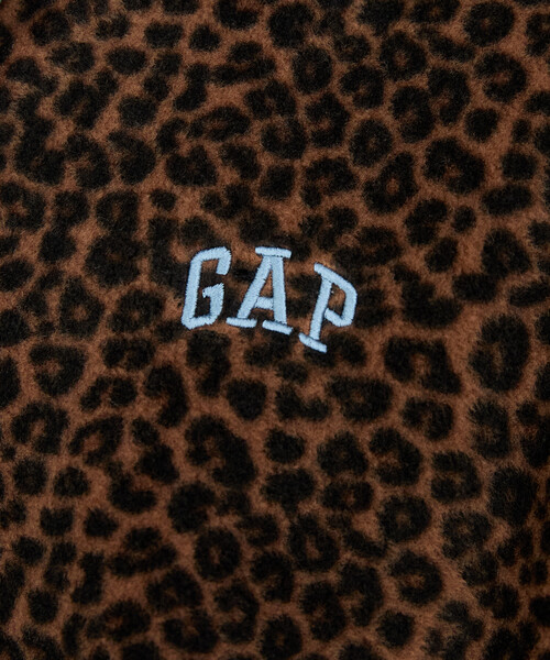 GAP(ギャップ)の「PUBLUX × GAP/ギャップ 別注 配色 フリース ハーフジップ プルオーバー/アノラック 限定展開(スウェット・メンズ・レオパード/サックスブルー/ネイビー/ブラック・SMALL/MEDIUM/LARGE)」の8枚目の写真