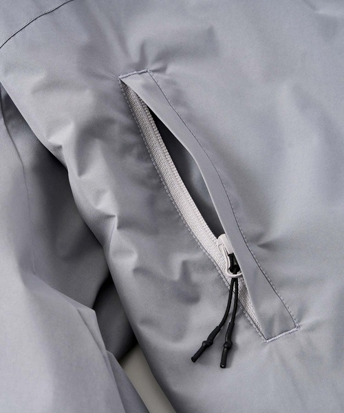 +phenix(プラスフェニックス)の「+phenix(プラスフェニックス)HALF COAT ハーフコート / WINDSTOPPER PRODUCTS BY GORE-TEX LABS(ダウンジャケット/コート・メンズ・ブラック/グレー/ネイビー・L/M)」の16枚目の写真