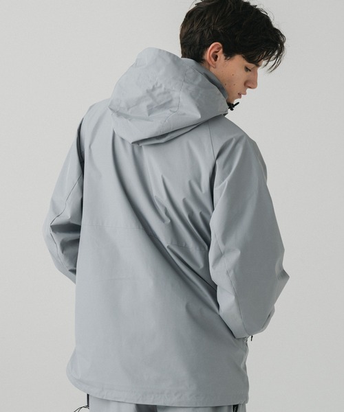 +phenix(プラスフェニックス)の「+phenix(プラスフェニックス)HALF COAT ハーフコート / WINDSTOPPER PRODUCTS BY GORE-TEX LABS(ダウンジャケット/コート・メンズ・ブラック/グレー/ネイビー・L/M)」の4枚目の写真