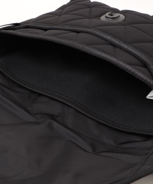 THE NORTH FACE(ザノースフェイス)の「THE NORTH FACE ノースフェイス ジオフェイスショルダー(ショルダーバッグ・レディース・ブラック・FREE)」の4枚目の写真