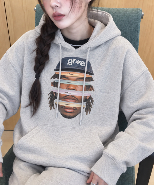 GRAVER ORDINARY（グレイバーオーディナリー）の「[ODNR UNISEX] FACE GRAE フーディー ネイビー（パーカー・レディース・ネイビー・SMALL/MEDIUM/LARGE）」の8枚目の写真