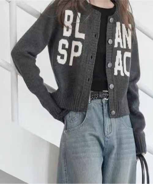 JOHNNY WOLF(ジョニーウルフ)の「CLAIRE ワイドボックス クロップド ニットカーディガン(カーディガン/ボレロ・レディース・ネイビー/ダークグレー/ブラウン・FREE)」の5枚目の写真