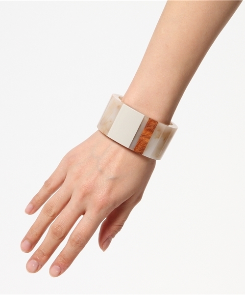 Casselini（キャセリーニ）の「配色ワイドバングル/CASSELIN WIDE BNGL◆（バングル/リストバンド・レディース・ホワイト/ターコイズブルー・FREE）」の3枚目の写真