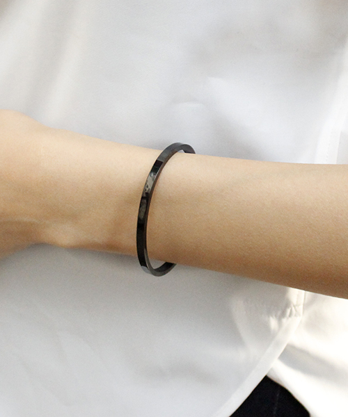 YArKA（ヤーカ）の「【YArKA / ヤーカ】stainless plane bangle1/ステンレスプレーンバングル1（バングル/リストバンド・レディース・ブラック/シルバー/ゴールド・FREE）」の13枚目の写真