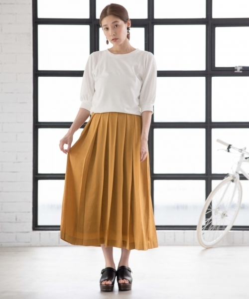 LEPSIM(レプシィム)の「ソデバルーンTEE 762165(Tシャツ/カットソー・レディース・オフホワイト/ブラック/イエロー/レッド・MEDIUM/LARGE)」の5枚目の写真