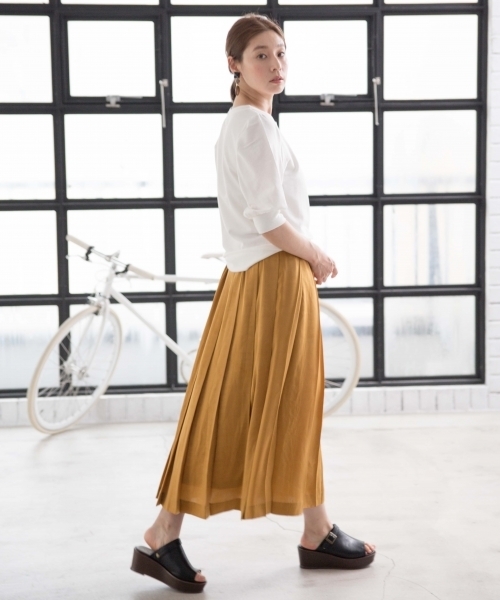 LEPSIM(レプシィム)の「ソデバルーンTEE 762165(Tシャツ/カットソー・レディース・オフホワイト/ブラック/イエロー/レッド・MEDIUM/LARGE)」の6枚目の写真