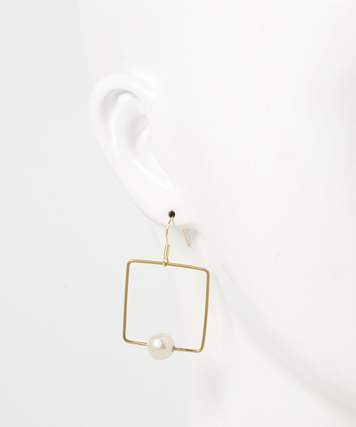 bico（ビコ）の「bico/sikaku pearl pierce（ピアス（両耳用）・レディース・ベージュ・FREE）」の3枚目の写真