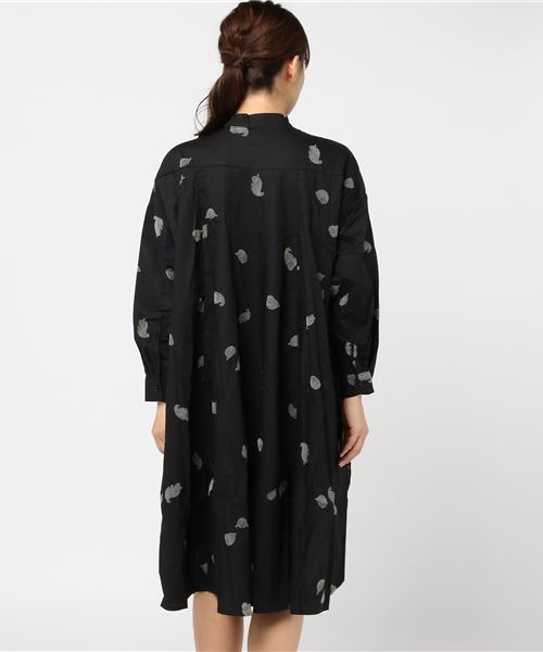 MERLOT（メルロー）の「あざらしフロッキーシャツワンピース2465（シャツワンピース・レディース・ホワイト/ブラック・FREE）」の4枚目の写真