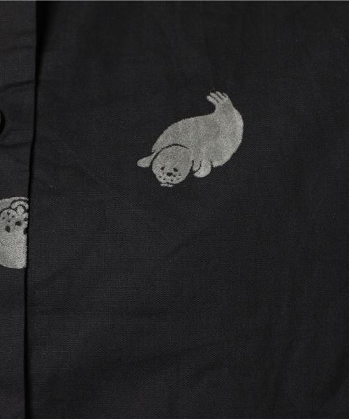 MERLOT（メルロー）の「あざらしフロッキーシャツワンピース2465（シャツワンピース・レディース・ホワイト/ブラック・FREE）」の3枚目の写真