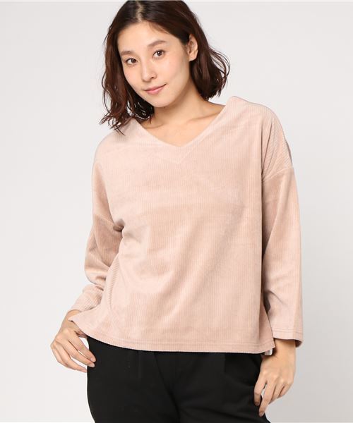 earth music&ecology(アースミュージックアンドエコロジー)の「・Vネック抜け衿プルオーバー(Tシャツ/カットソー・レディース・ブラック/ベージュ/グレー/ピンクベージュ・FREE)」の1枚目の写真