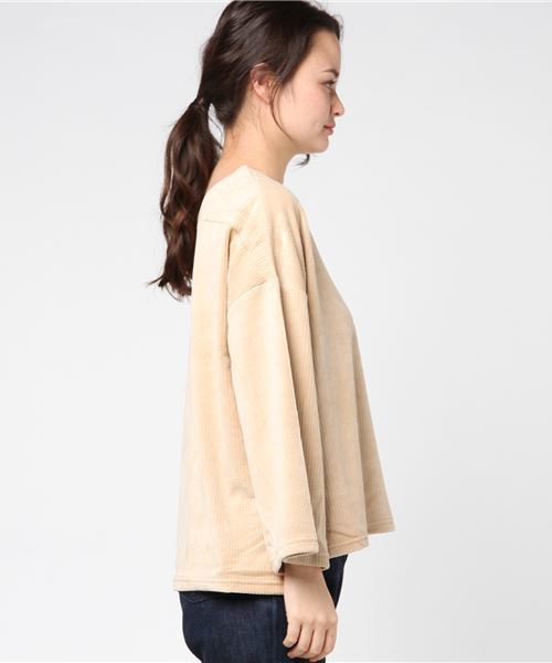 earth music&ecology(アースミュージックアンドエコロジー)の「・Vネック抜け衿プルオーバー(Tシャツ/カットソー・レディース・ブラック/ベージュ/グレー/ピンクベージュ・FREE)」の5枚目の写真