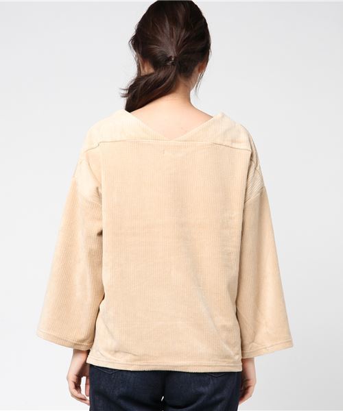 earth music&ecology(アースミュージックアンドエコロジー)の「・Vネック抜け衿プルオーバー(Tシャツ/カットソー・レディース・ブラック/ベージュ/グレー/ピンクベージュ・FREE)」の6枚目の写真