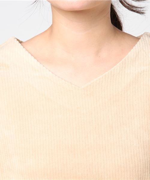 earth music&ecology(アースミュージックアンドエコロジー)の「・Vネック抜け衿プルオーバー(Tシャツ/カットソー・レディース・ブラック/ベージュ/グレー/ピンクベージュ・FREE)」の7枚目の写真