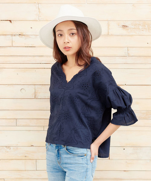 フリルVネック パンチングレース コットンシャツ