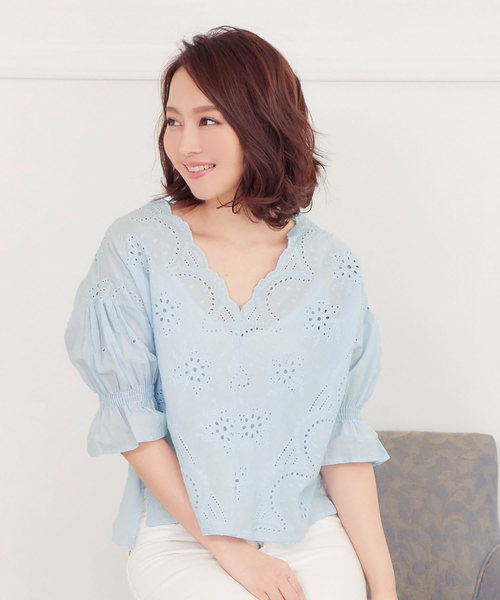 KOBE LETTUCE（コウベレタス）の「パンチングレーススカラップVネックコットンブラウス/レディース/トップス[C2690]神戸レタス（シャツ/ブラウス・レディース・ブラック/ネイビー/オフホワイト/サックスブルー/ラベンダー/カーキ/ブラウン・FREE）」の6枚目の写真