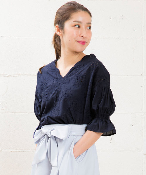 KOBE LETTUCE（コウベレタス）の「パンチングレーススカラップVネックコットンブラウス/レディース/トップス[C2690]神戸レタス（シャツ/ブラウス・レディース・ブラック/ネイビー/オフホワイト/サックスブルー/ラベンダー/カーキ/ブラウン・FREE）」の13枚目の写真