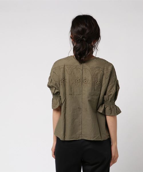 KOBE LETTUCE（コウベレタス）の「パンチングレーススカラップVネックコットンブラウス/レディース/トップス[C2690]神戸レタス（シャツ/ブラウス・レディース・ブラック/ネイビー/オフホワイト/サックスブルー/ラベンダー/カーキ/ブラウン・FREE）」の11枚目の写真