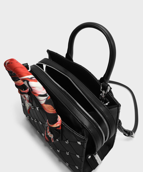 CHARLES & KEITH(チャールズ & キース)の「スカーフラップハンドルキルトトート / SCARF WRAPPED HANDLE QUILTED TOTE(トートバッグ・レディース・ブラック/ベージュ・M)」の6枚目の写真