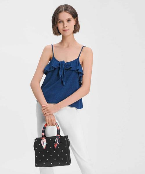 CHARLES & KEITH(チャールズ & キース)の「スカーフラップハンドルキルトトート / SCARF WRAPPED HANDLE QUILTED TOTE(トートバッグ・レディース・ブラック/ベージュ・M)」の7枚目の写真