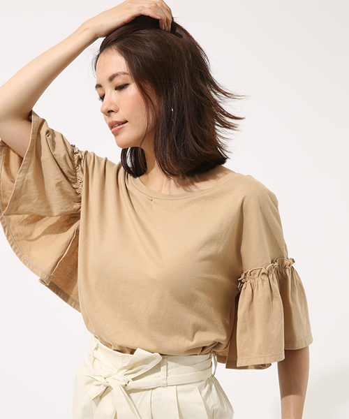 AZUL by moussy（アズールバイマウジー）の「2WAYフリル半袖プル