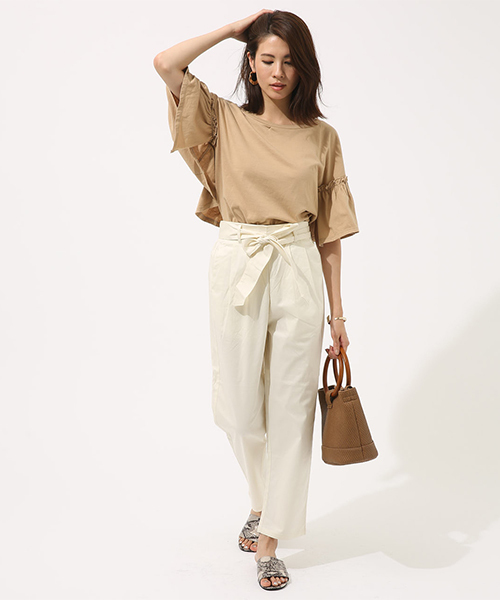 AZUL by moussy（アズールバイマウジー）の「2WAYフリル半袖プルオーバー（Tシャツ/カットソー・レディース・ブラック/ホワイト/ベージュ・SMALL/MEDIUM）」の6枚目の写真