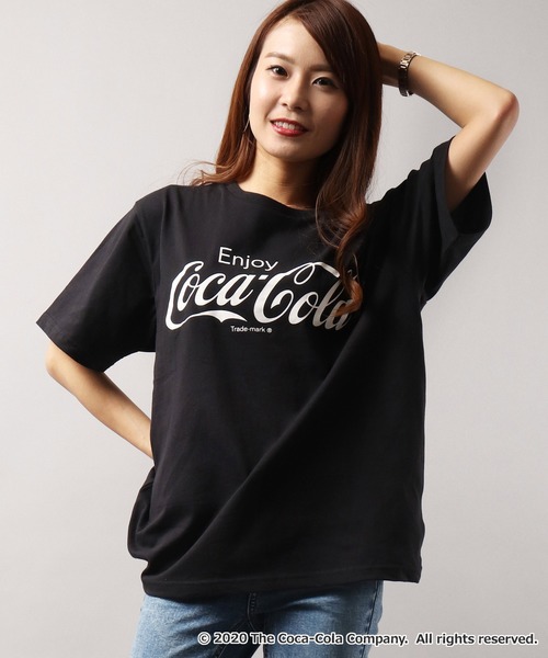 POWER TO THE PEOPLE(パワートゥーザピープル)の「【POWER TO THE PEOPLE×Coca Cola】ダブルネーム コカ・コーラ コラボ ロゴ&ボトルプリント 半袖Tシャツ(Tシャツ/カットソー・メンズ・ホワイト系その他2/ベージュ系その他/ベージュ系その他2/ブラック系その他2/パープル/ピンク系その他/ブラック/ブラック系その他/ホワイト系その他/オフホワイト/ベージュ/ピンク・LL/L/M)」の5枚目の写真